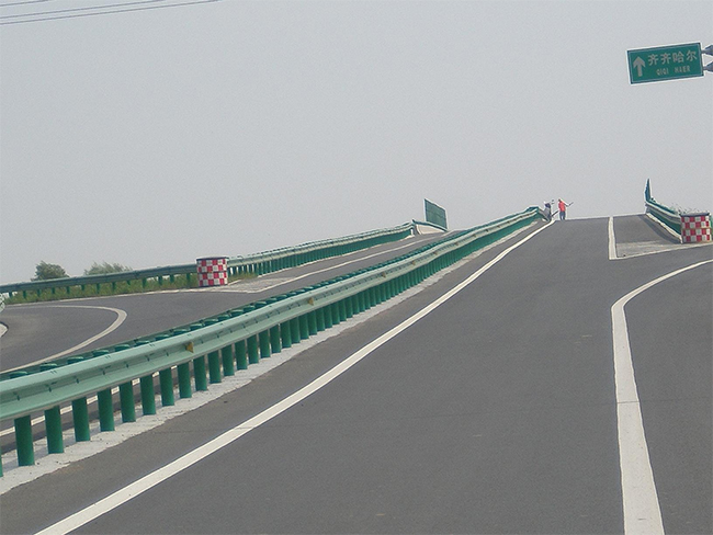 天津高速公路护栏的材质与规格