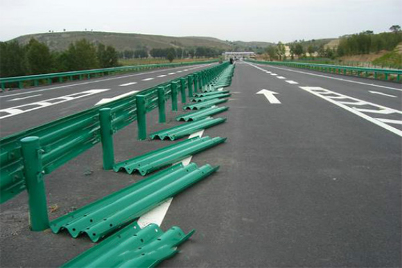 天津波形护栏的维护与管理确保道路安全的关键步骤