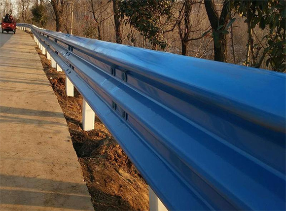 天津公路波形护栏板的优点